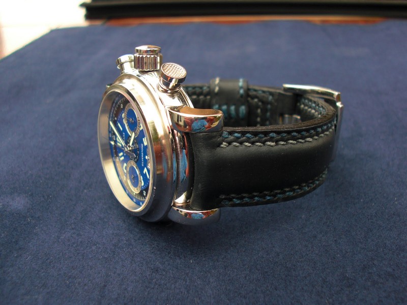 Scott's Graham Silverstone on Double stitched 'Weekender Series' strap