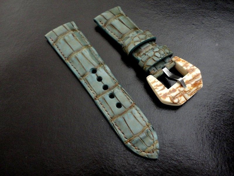 Alligator strap, Mammoth buckle Panerai PAM190