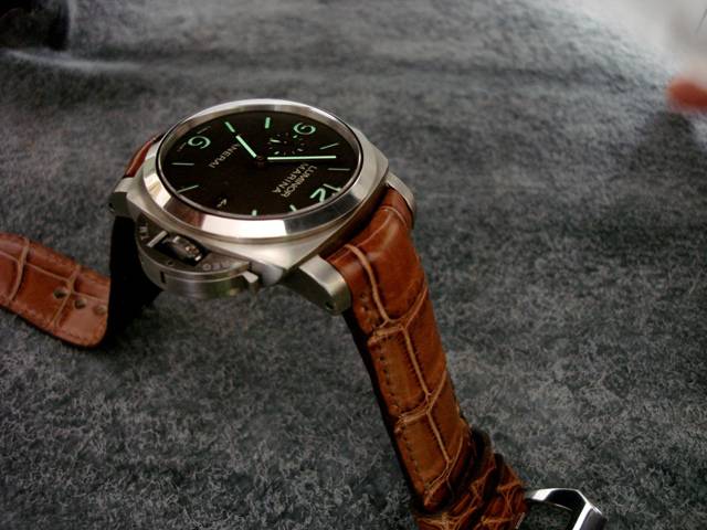 Straps made from Armagnac Alligator