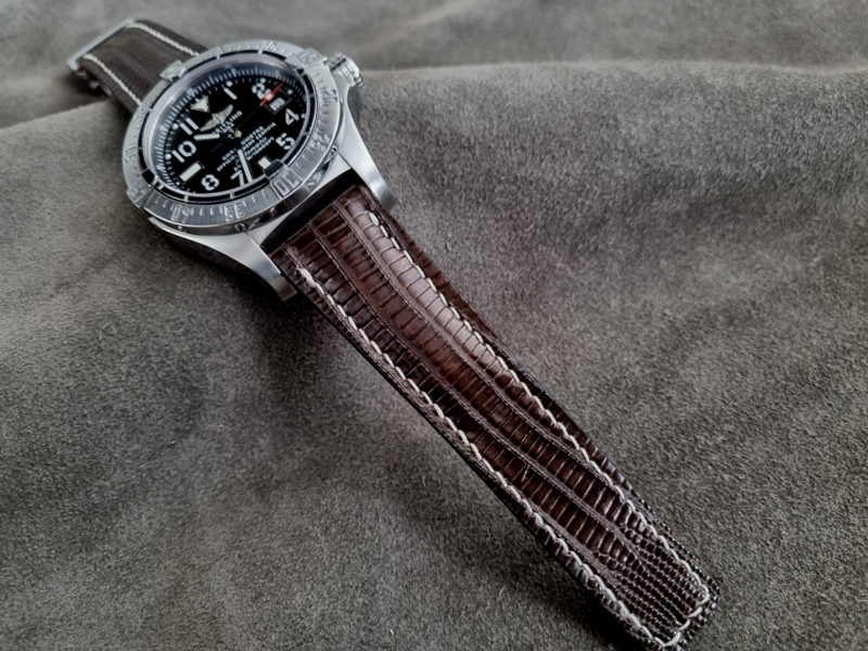 Darkened Walunt Brown leathere strap for Breitling Avenger
